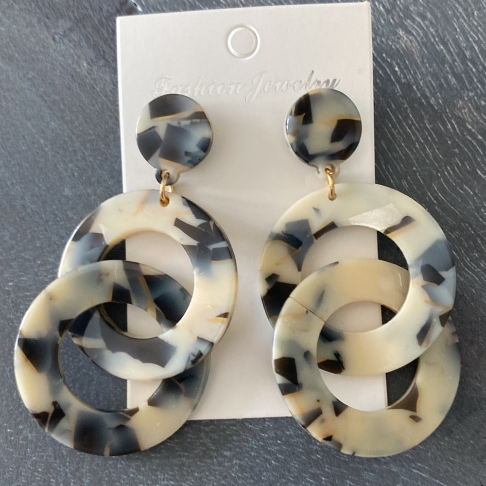 SOLD Acrylic Dangle Drop Earrings - Picture 1 of 5